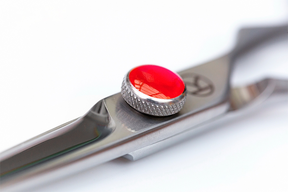 Monet-Pink-Tensioner-Cutting-Close-Up-1